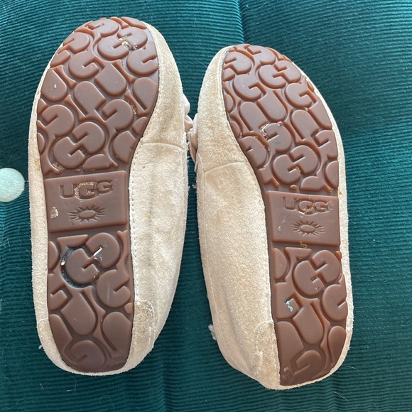 Ugg slippers - Picture 2 of 5